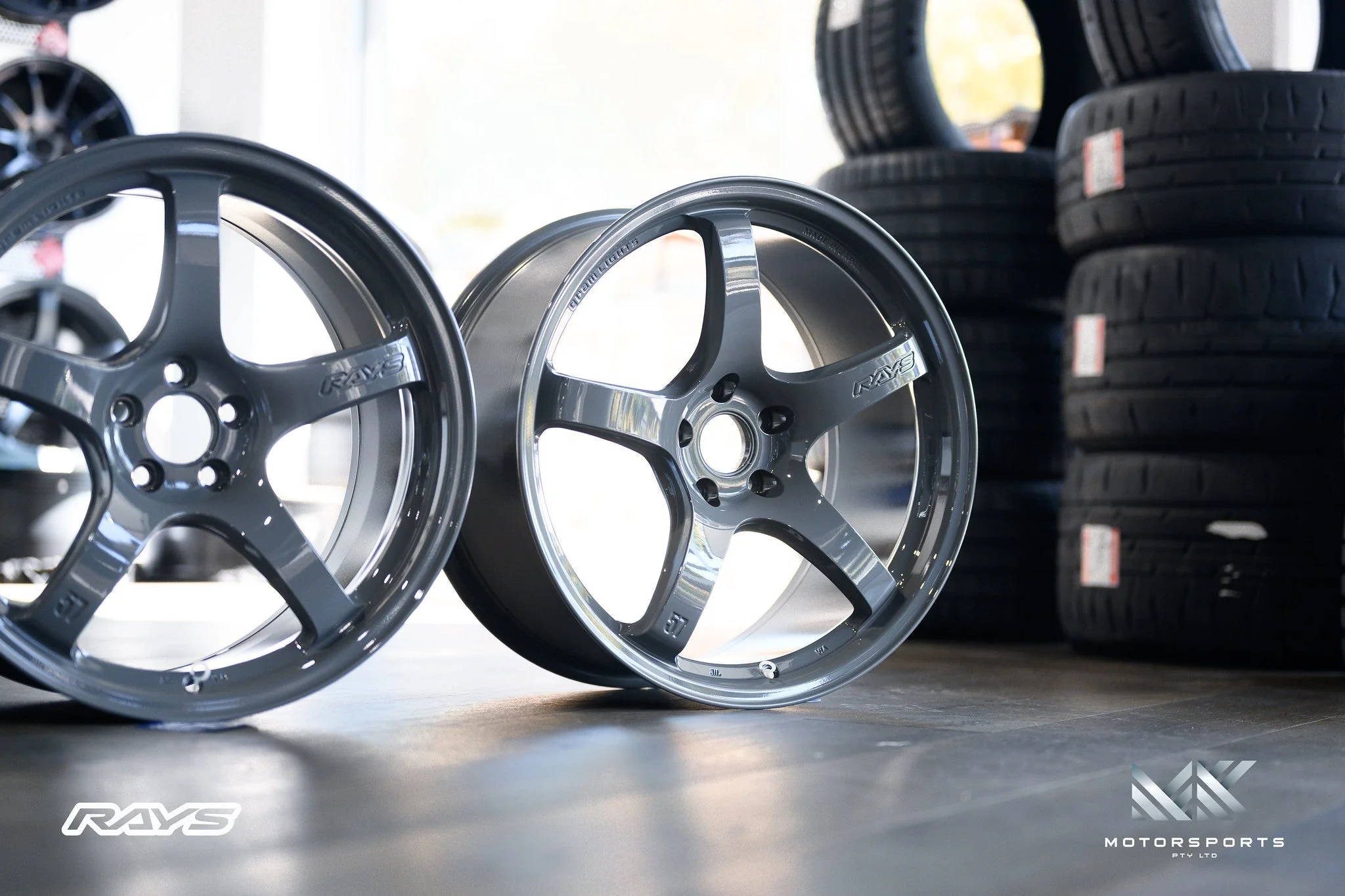 gramLIGHTS 57CR Glossy Grey - Image 11