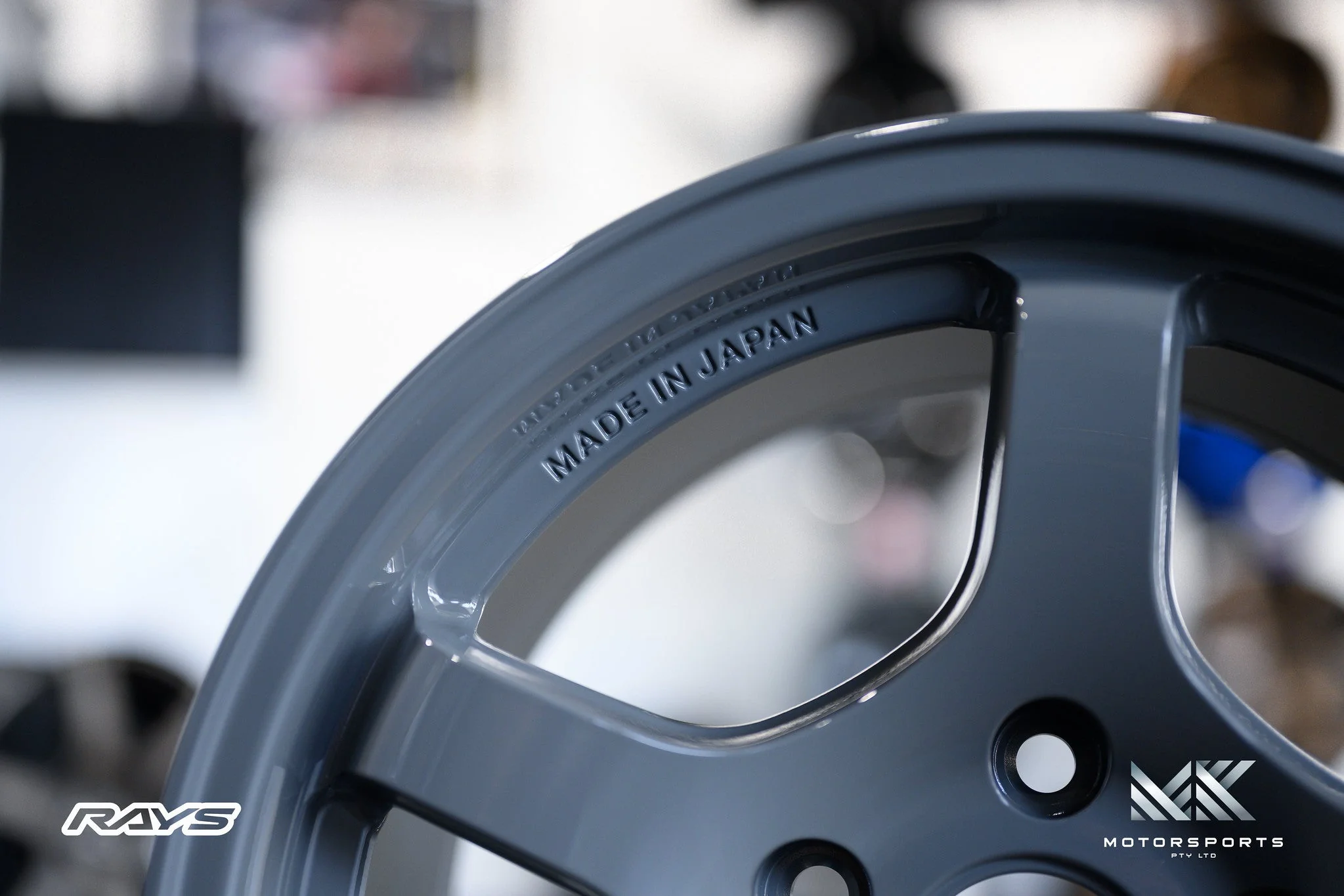 gramLIGHTS 57CR Glossy Grey - Image 14