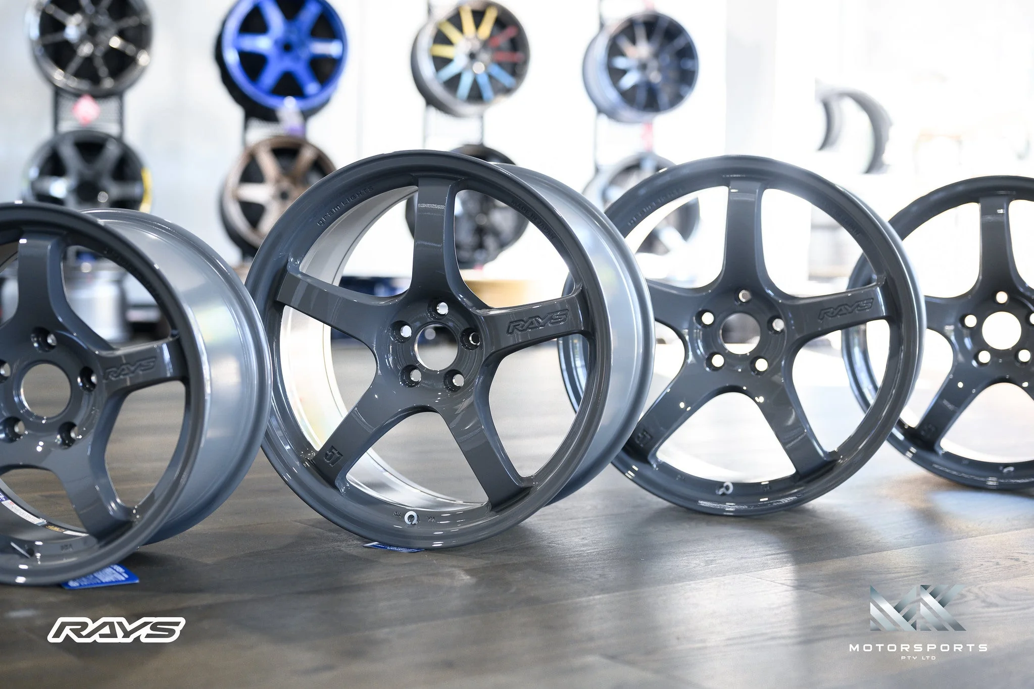 gramLIGHTS 57CR Glossy Grey - Image 4