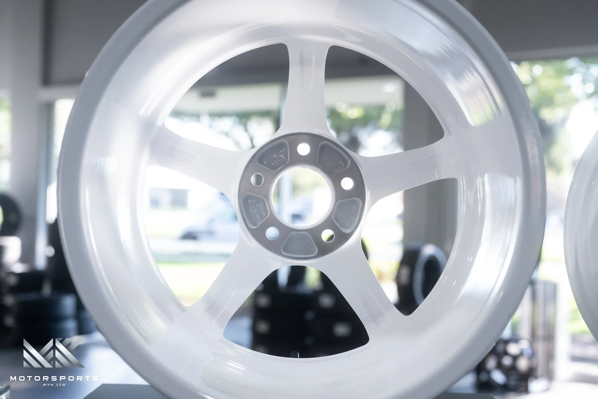 Advan GT 18x11 +15 5x114.3 Racing White - Image 11