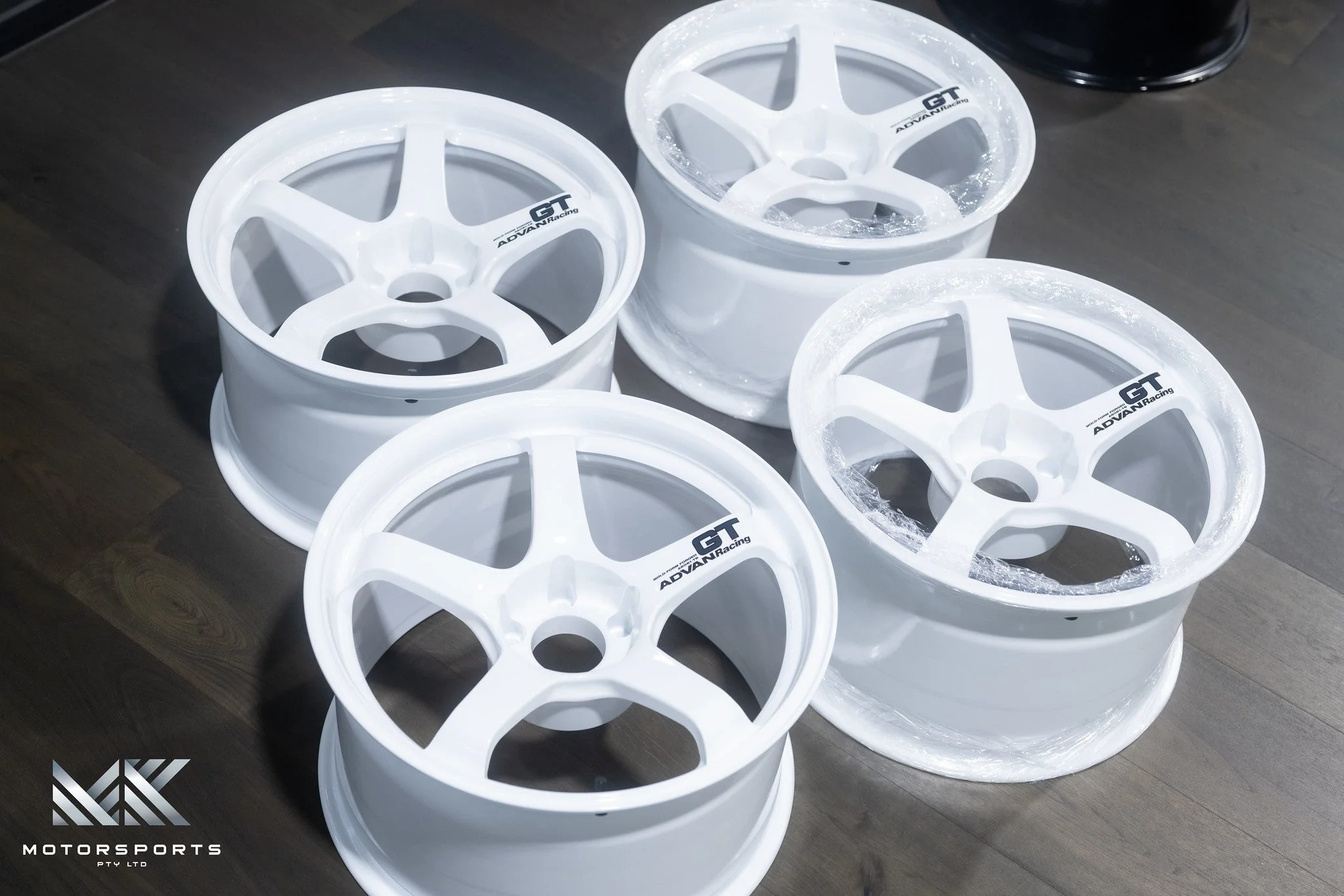 Advan GT 18x11 +15 5x114.3 Racing White - Image 13