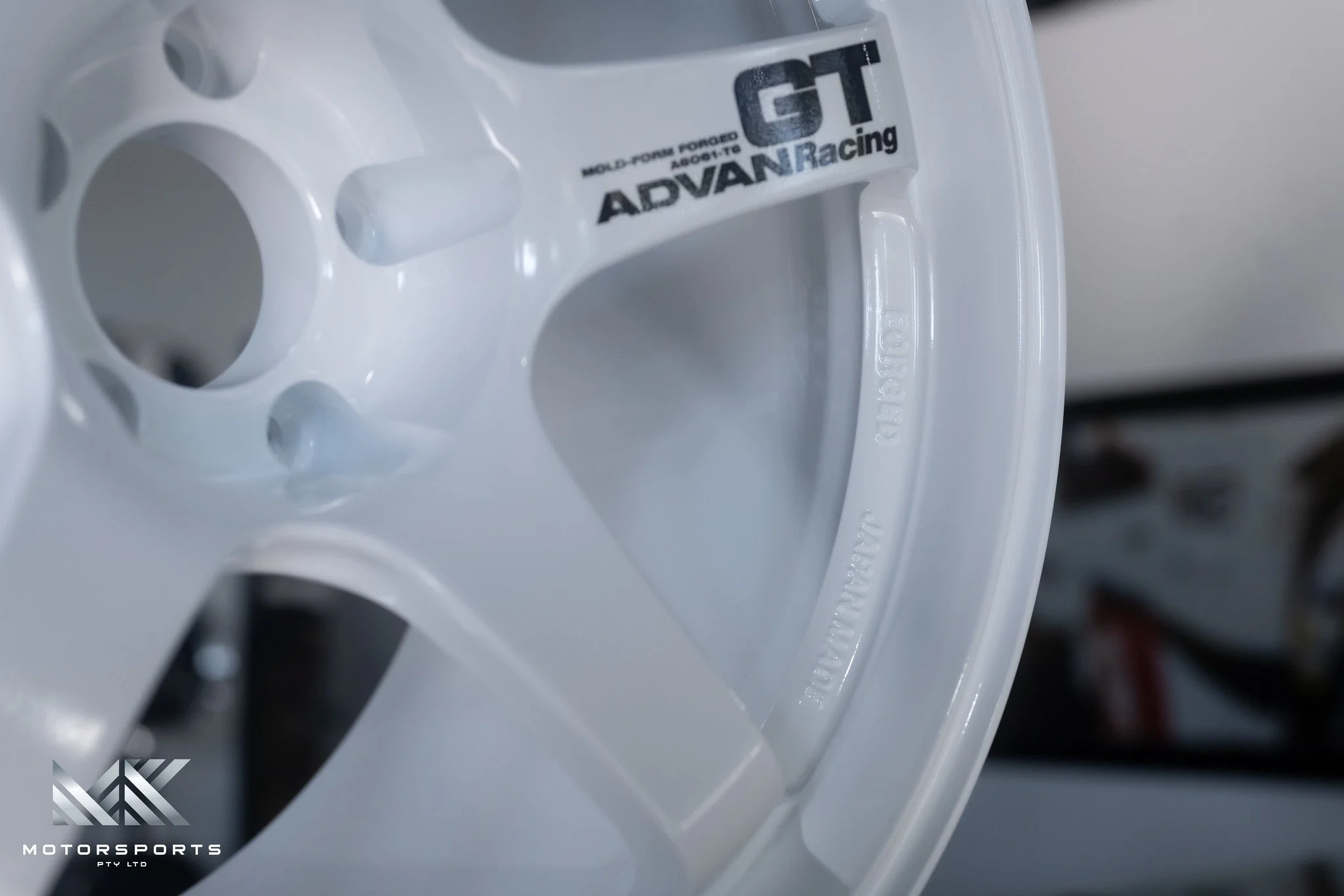 Advan GT 18x11 +15 5x114.3 Racing White - Image 5