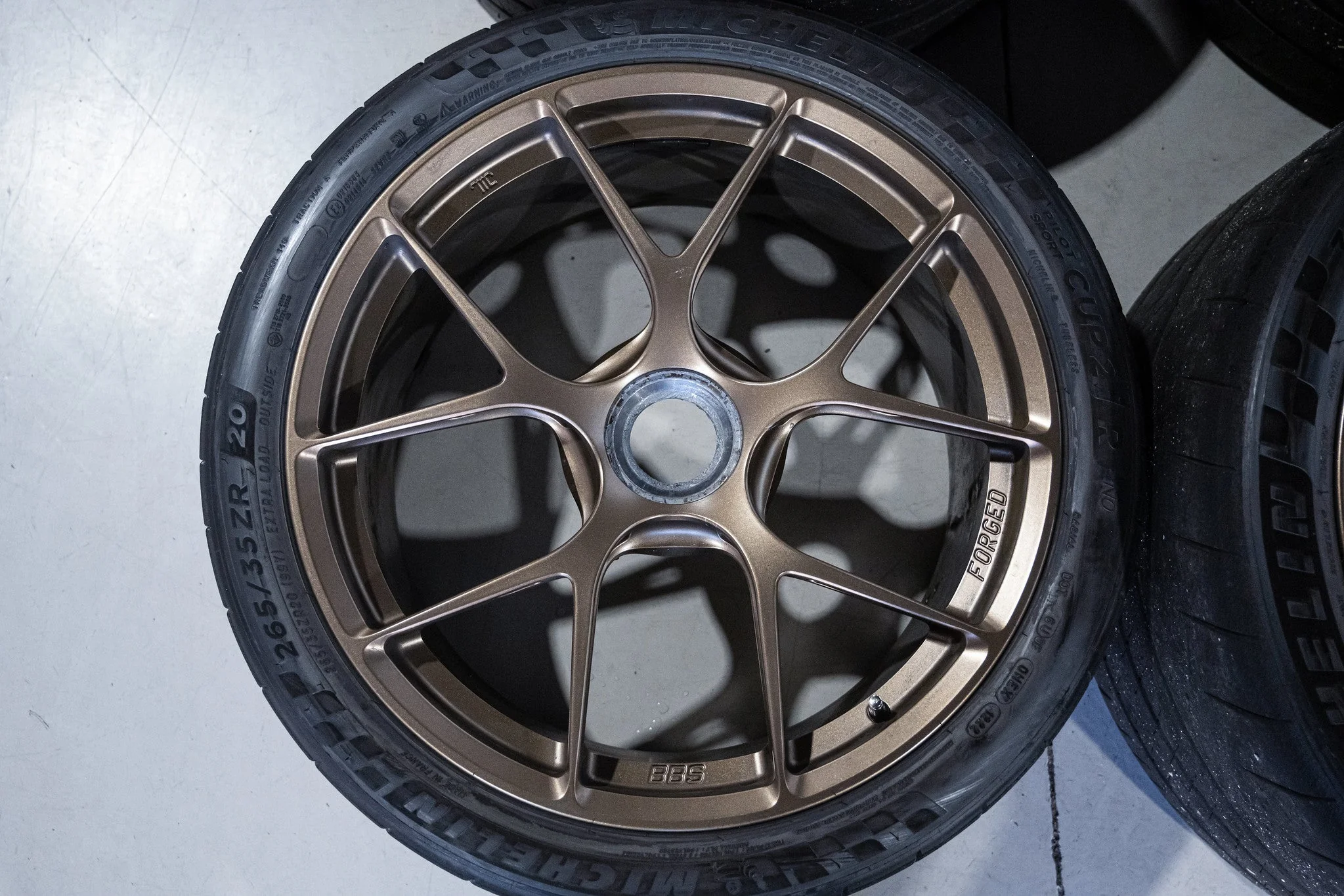 BBS FI-R F: FI142 20x9.5 +50 R: FI143 21x12.5 +48 1x130 - Used - Image 15