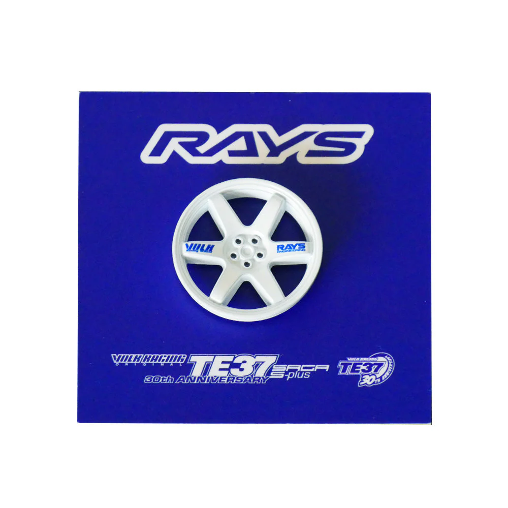 TE37 30TH RAYS x LEEN CUSTOMS COLLAB Pin Badge - Image 3