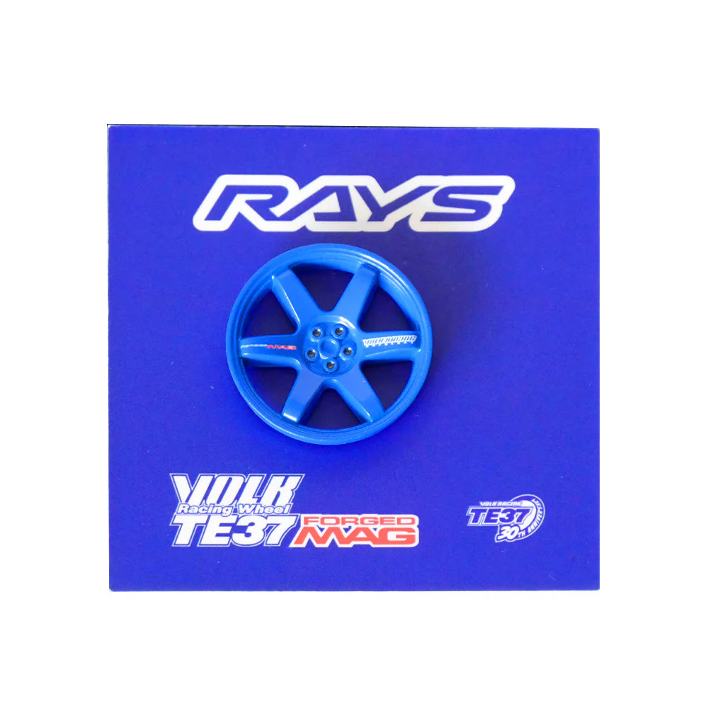 TE37 30TH RAYS x LEEN CUSTOMS COLLAB Pin Badge - Image 5