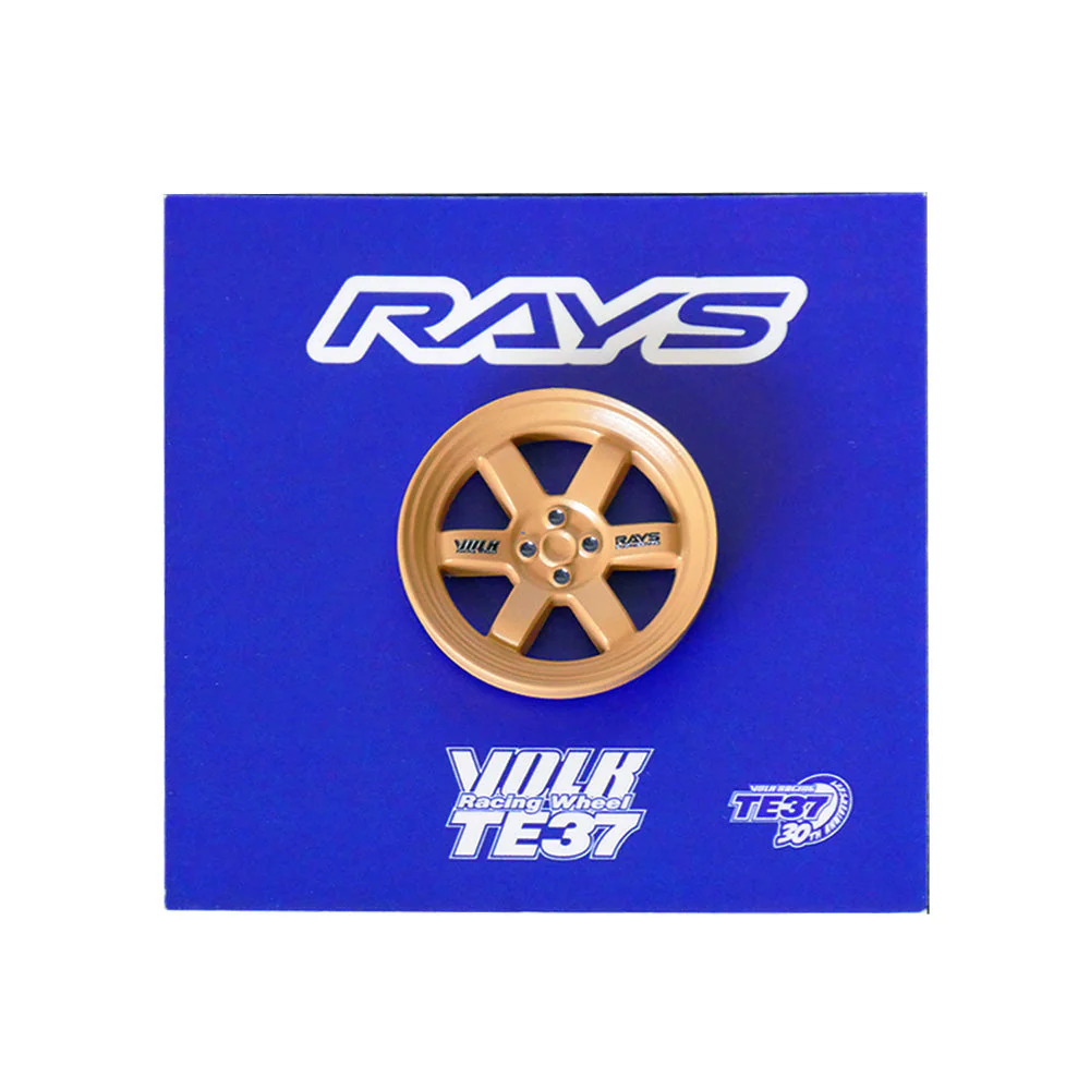 TE37 30TH RAYS x LEEN CUSTOMS COLLAB Pin Badge - Image 6